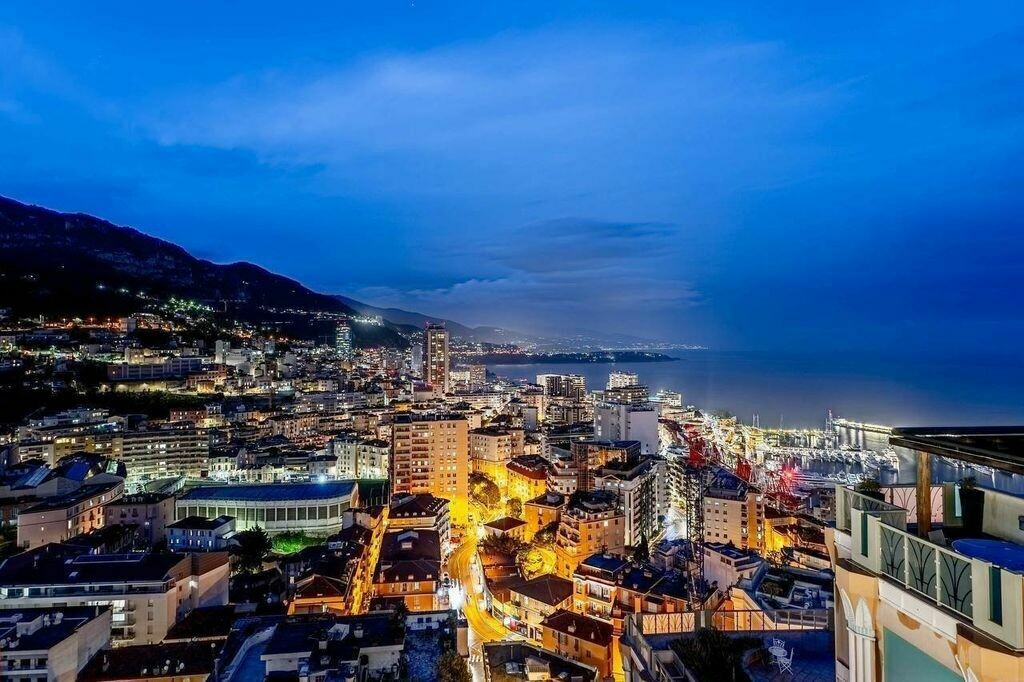 MAGNIFICO APPARTAMENTO/VILLA CON PISCINA PRIVATA - Appartamenti in vendita a MonteCarlo