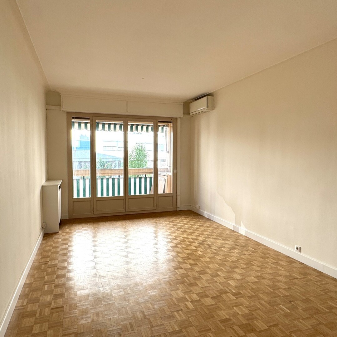 OPPORTUNITY 3 CAMERE CENTRALI VICINO ALLE SPIAGGE - Appartamenti in vendita a MonteCarlo