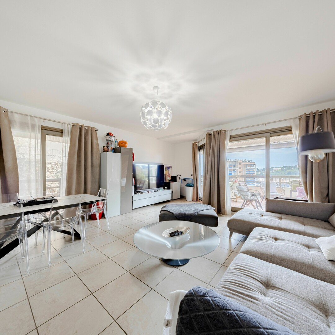 AMPIO APPARTAMENTO CON 3 CAMERE DA LETTO - Appartamenti in vendita a MonteCarlo
