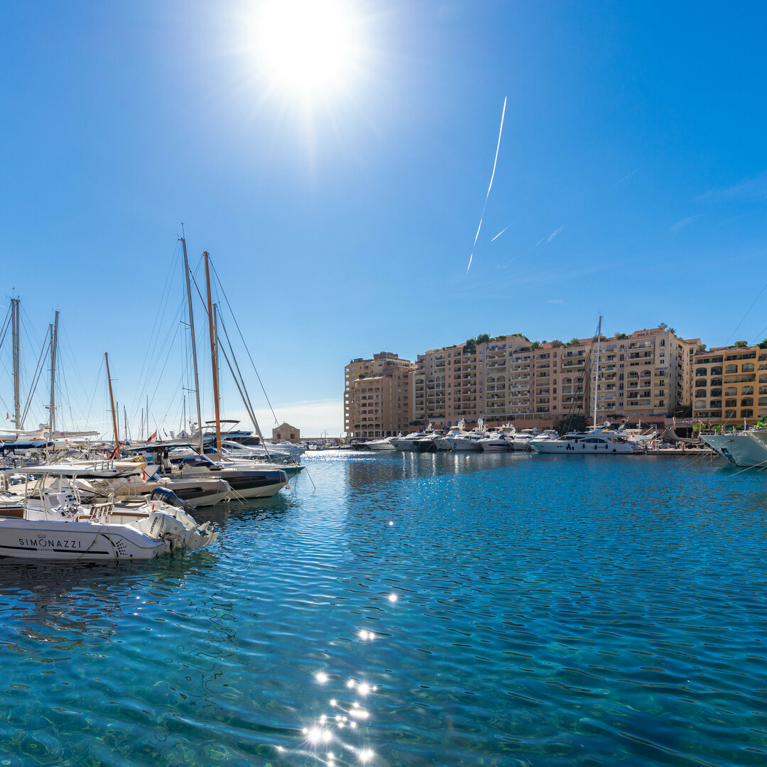 LOCALE COMMERCIALE CON VETRINA - Appartamenti in vendita a MonteCarlo