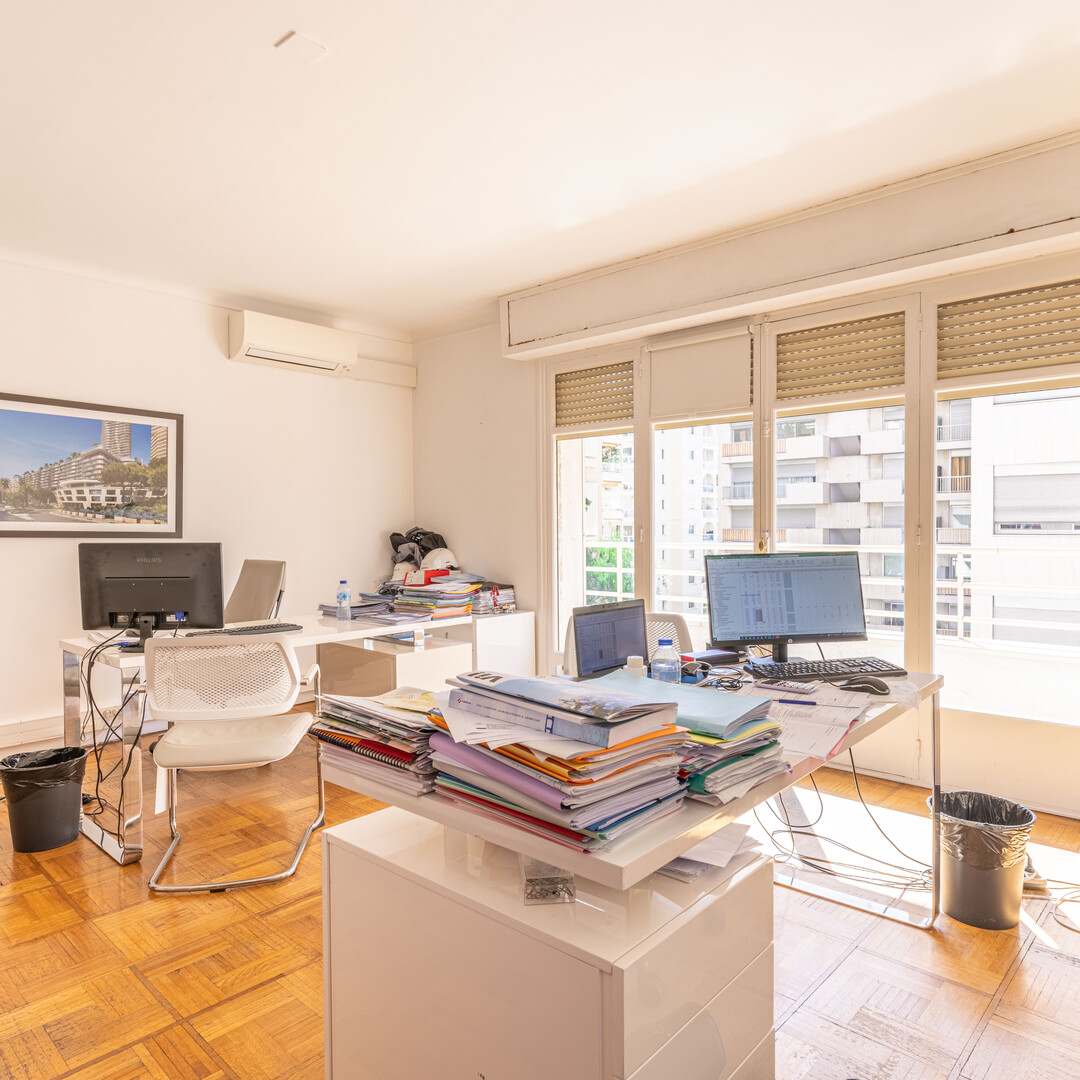 UFFICIO DI 3 STANZE COMPLETAMENTE RINNOVATO - BUON INVESTIMENTO - Appartamenti in vendita a MonteCarlo