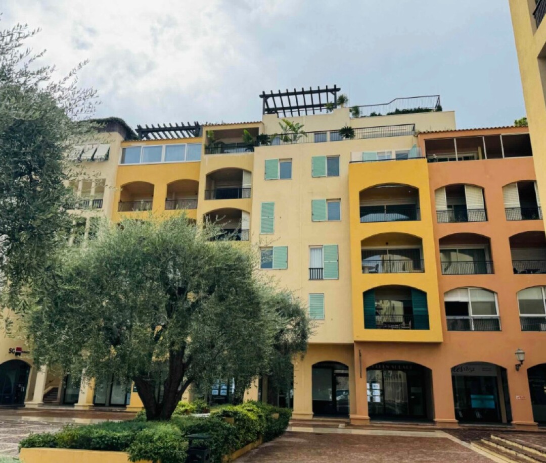 LOCALE IN VENDITA - BOTTICELLI - Appartamenti in vendita a MonteCarlo