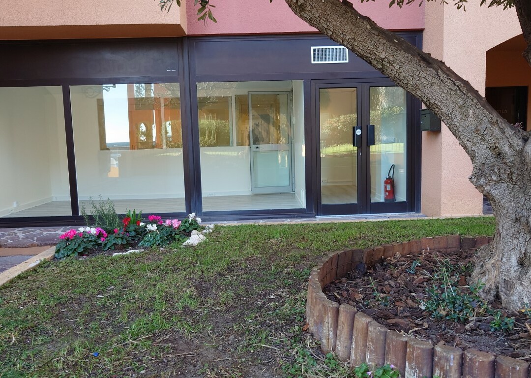 Ufficio/spazio commerciale in vendita - Grande vetrina