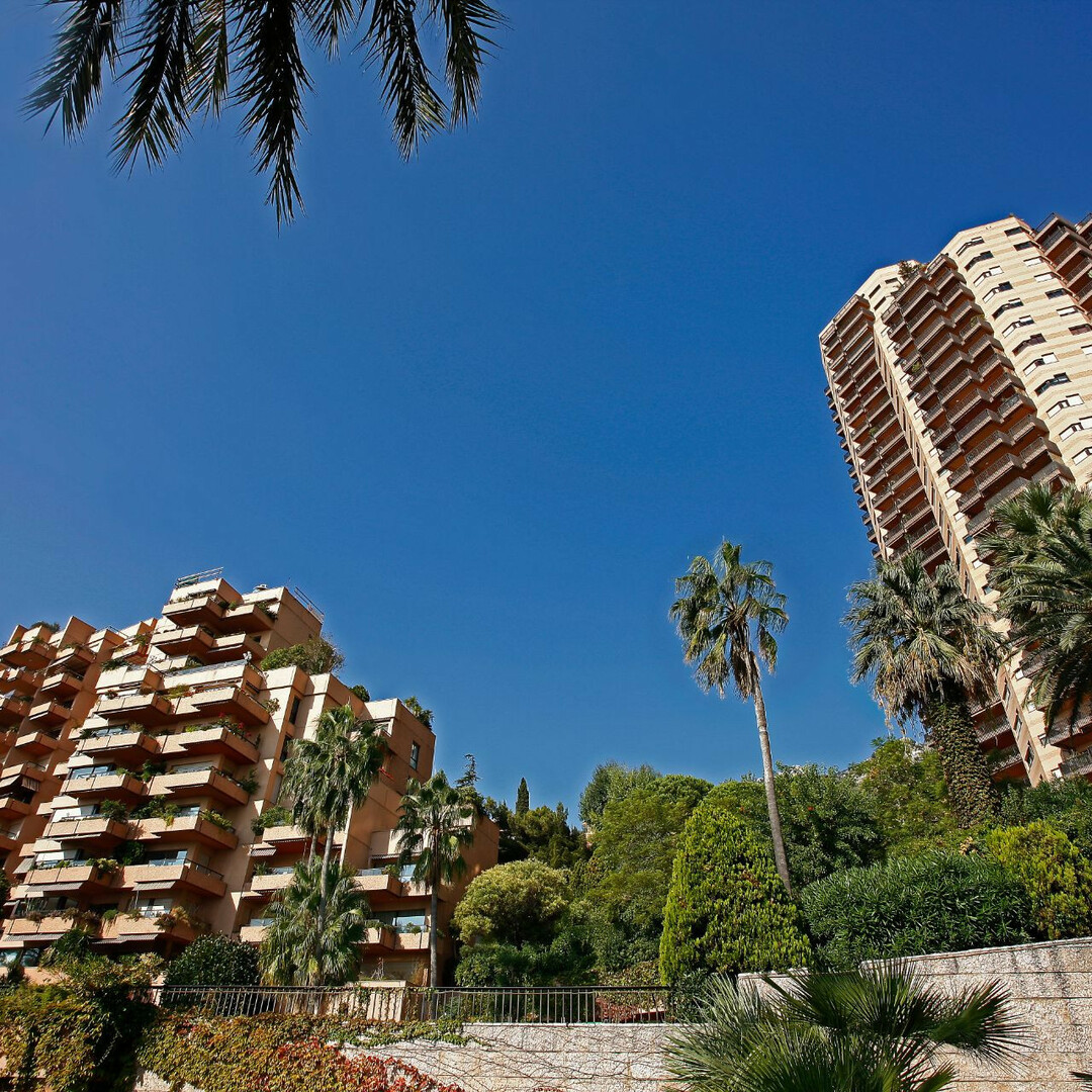 Monolocale Vicino al Country Club Monte Carlo, in un residence di lusso con piscina e parco alberat