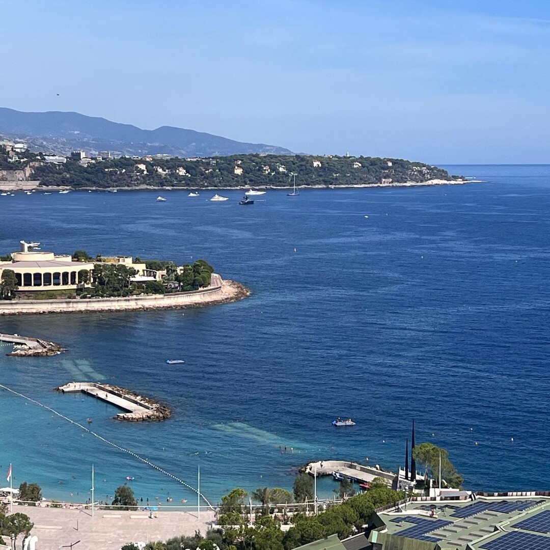 Esclusivo Rooftop con Jacuzzi – Trilocale Unico in Boulevard des Moulins