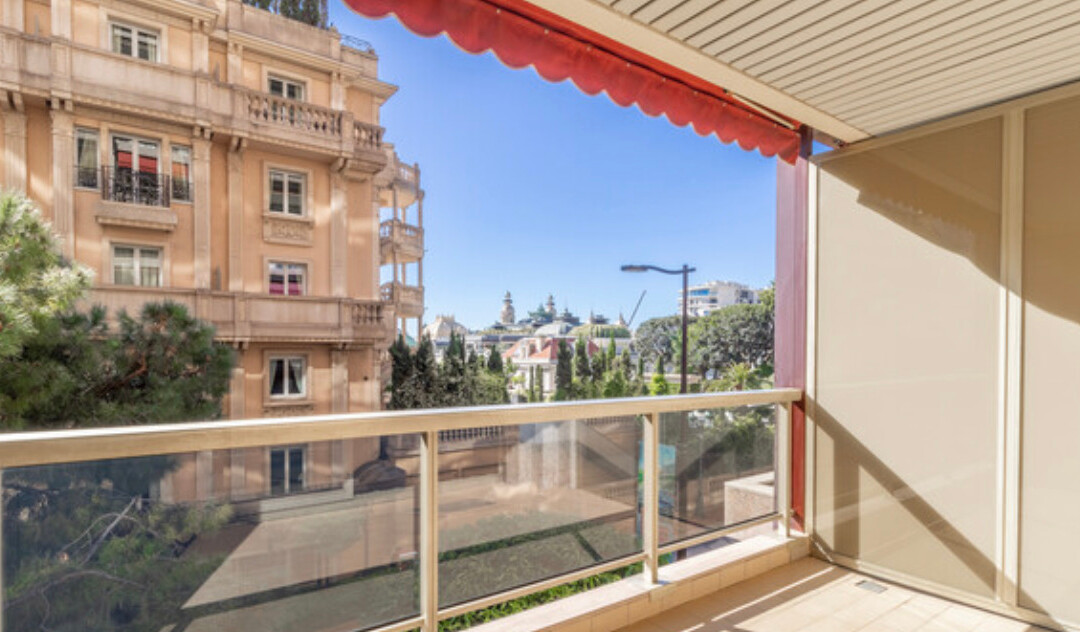 CARRÉ D'OR / PALAZZO DI PRESTIGIO / PARCHEGGIO E CANTINA