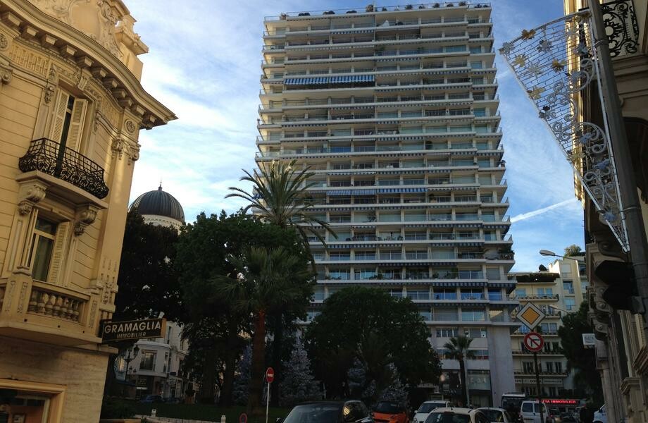 Petit emplacement de parking idéal pour une smart ou une fiat 500
