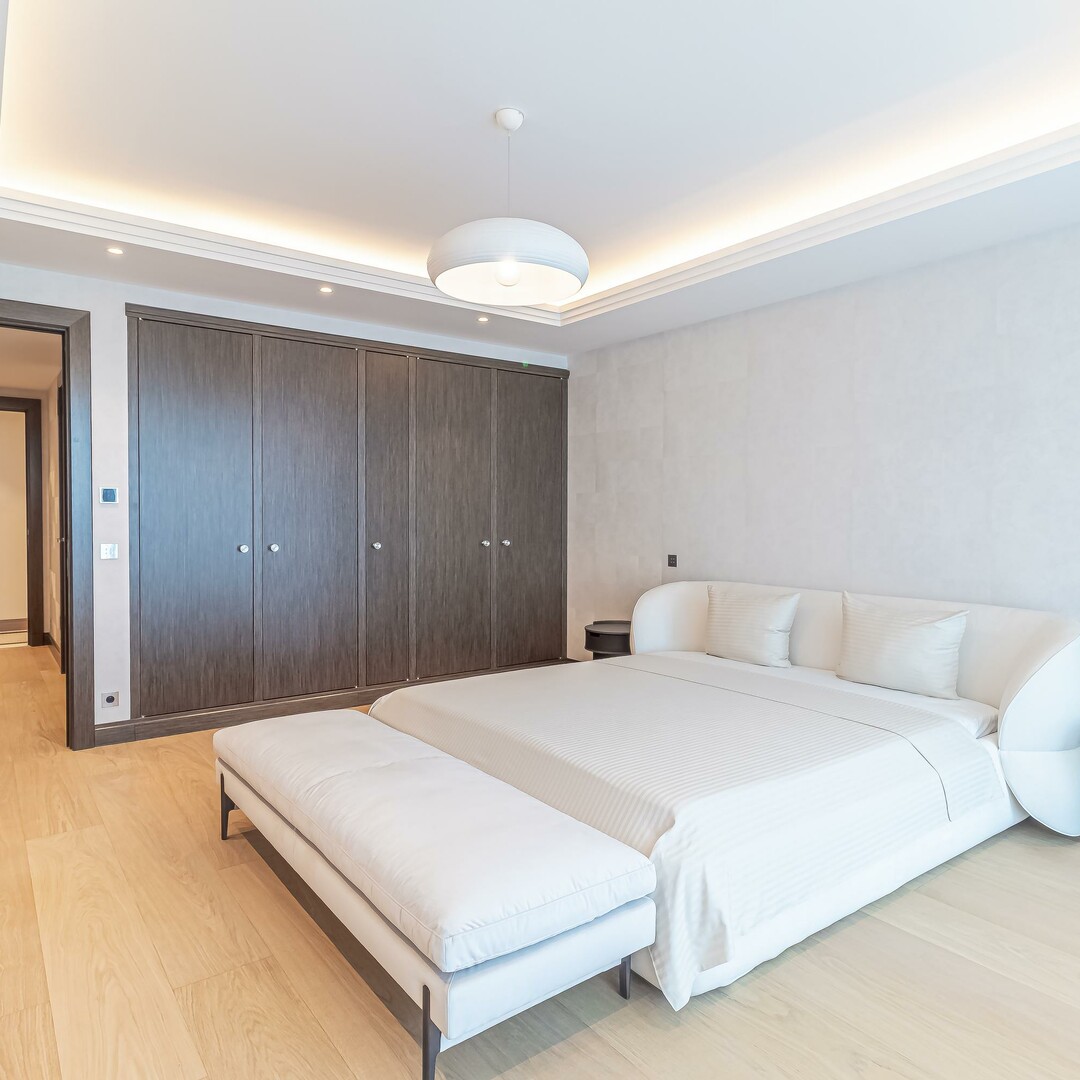 Magnifico appartamento ammobiliato in nuova costruzione di prestigio fronte mare (co-esclusiva)