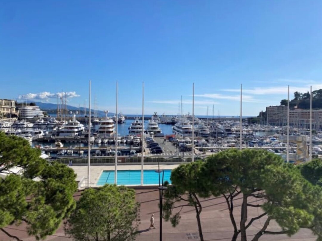 RESIDENZA ESCLUSIVA CON VISTA PANORAMICA SUL MARE AL PORTO DI MONACO