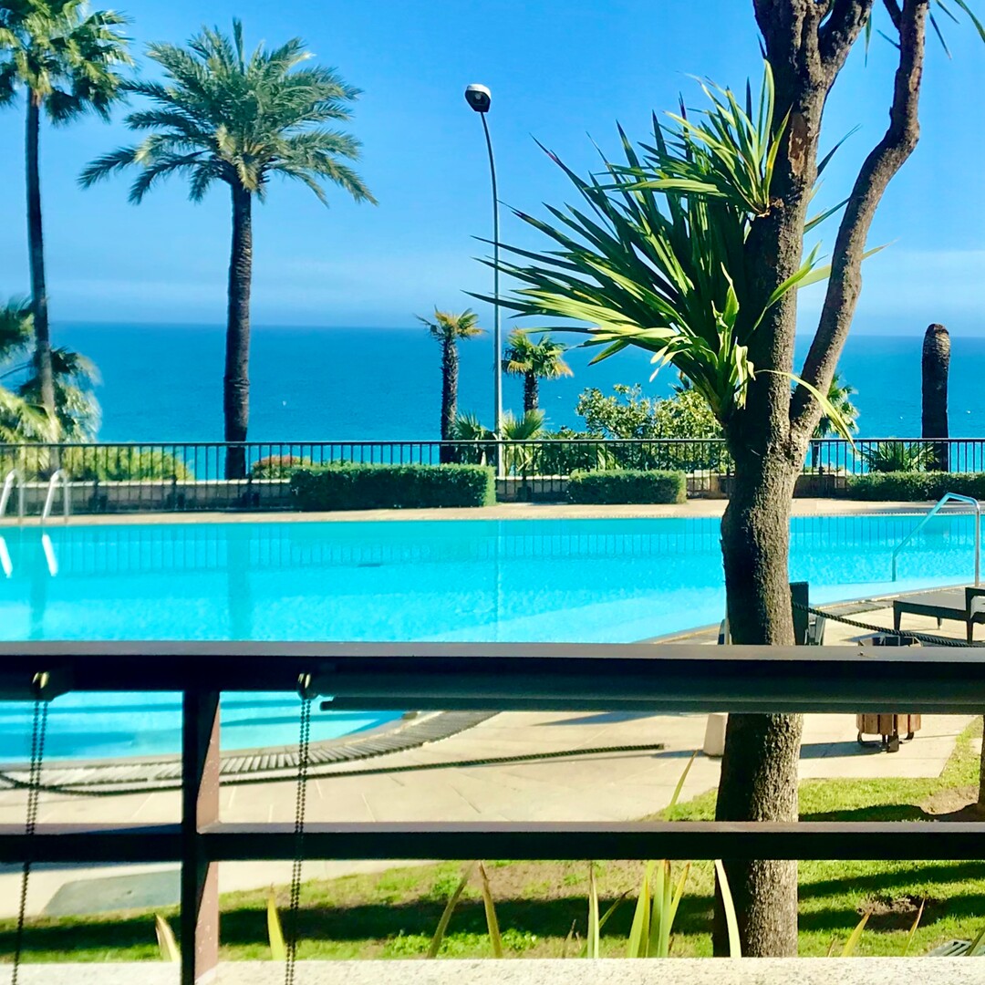 soppalco con vista sul mare e piscina