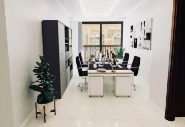 AMPI UFFICI DI 4 CAMERE NEL CARRE D'OR