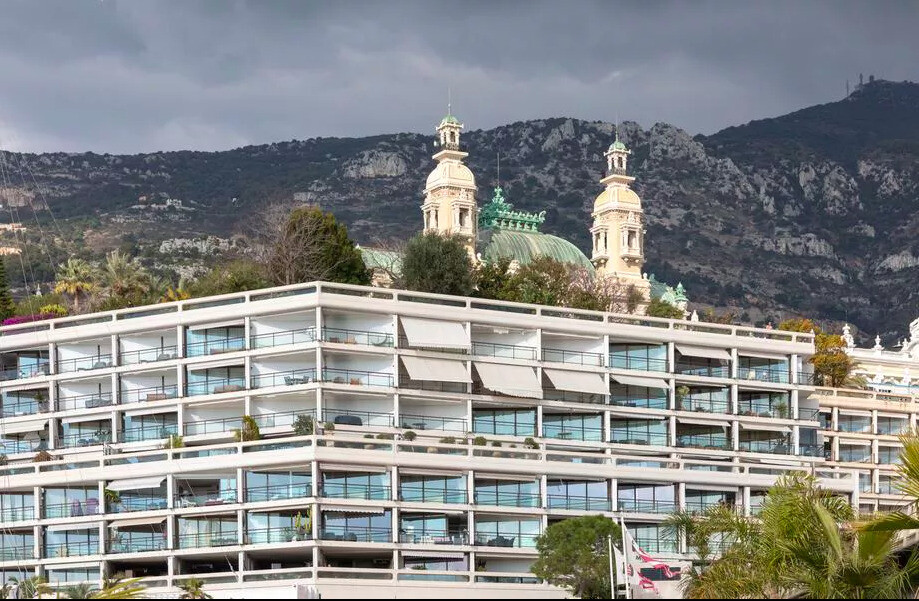 STUDIO CENTRALE CARRE D'OR