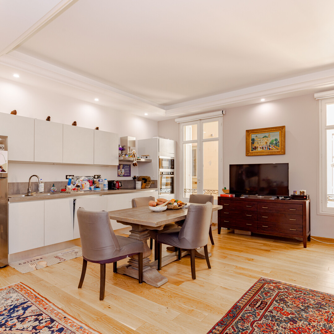 MAGNIFICO APPARTAMENTO DI 3 LOCALI IN UN PALAZZO BORGHESE