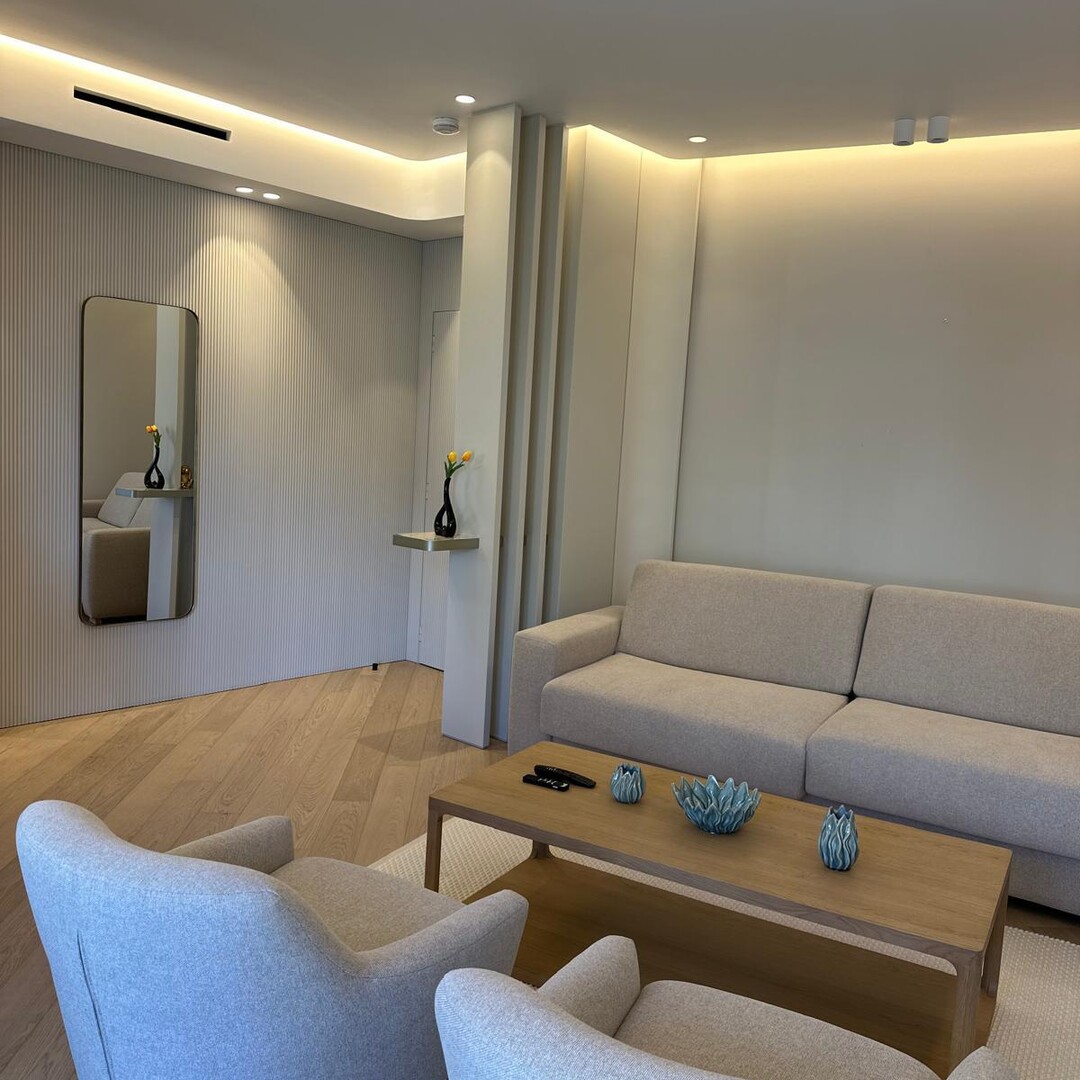 UN APPARTAMENTO MOLTO BELLO CON DUE STANZE A PORT HERCULE