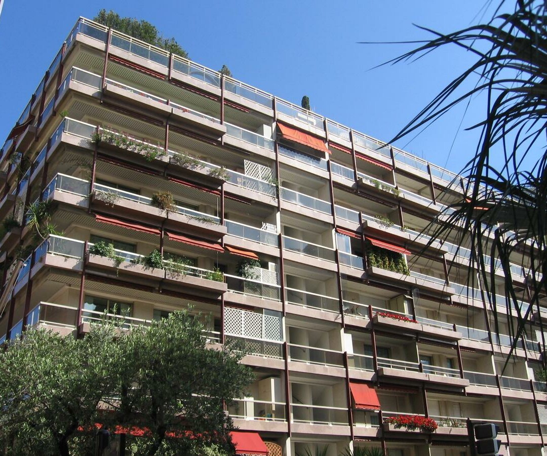 3 LOCALI DA RISTRUTTURARE IN 4