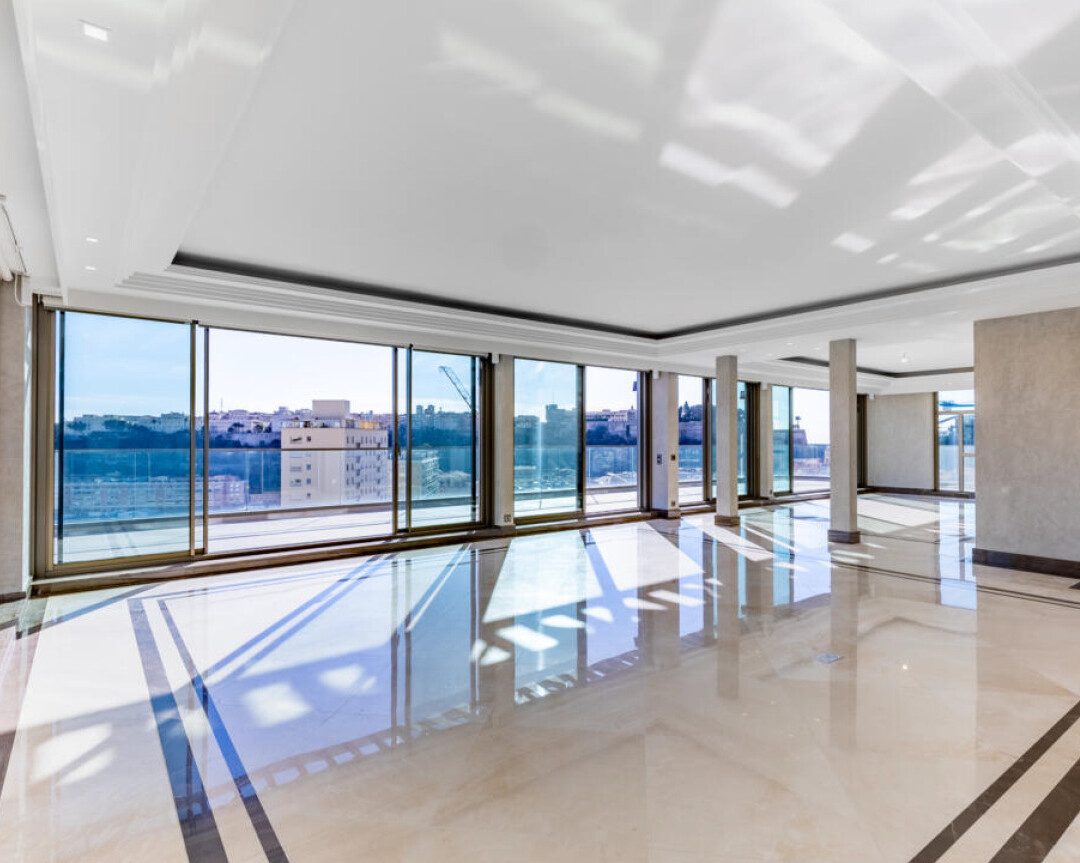 LE 45G - LUSSUOSO ATTICO CON PISCINA PRIVATA