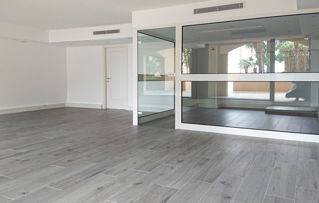 BEL UFFICIO FONTVIEILLE - RESIDENZA ‟LE RAPHAEL‟
