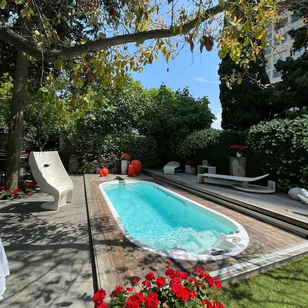 VILLA ECCEZIONALE A MONACO - RARA OPPORTUNITÀ CON GIARDINO E PISCINA