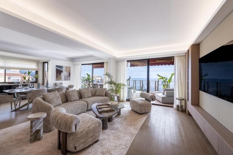 Appartamento di lusso ristrutturato a 3 stanze - Riviera Palace