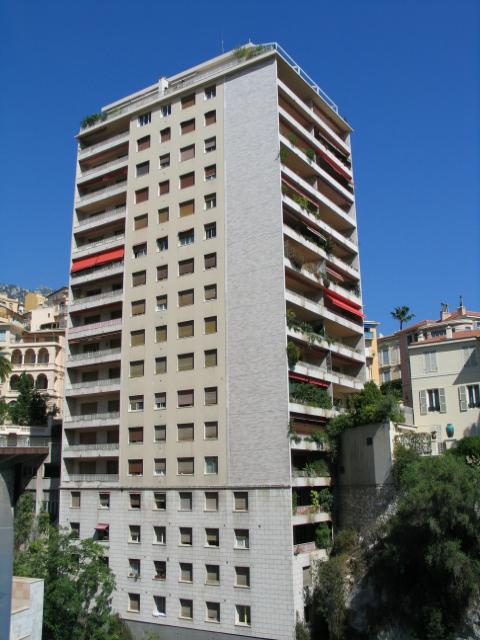 Sole Agent – High-end renovated luxury apartment with sea view