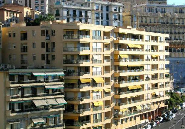 Sole Agent – High-end renovated luxury apartment with sea view