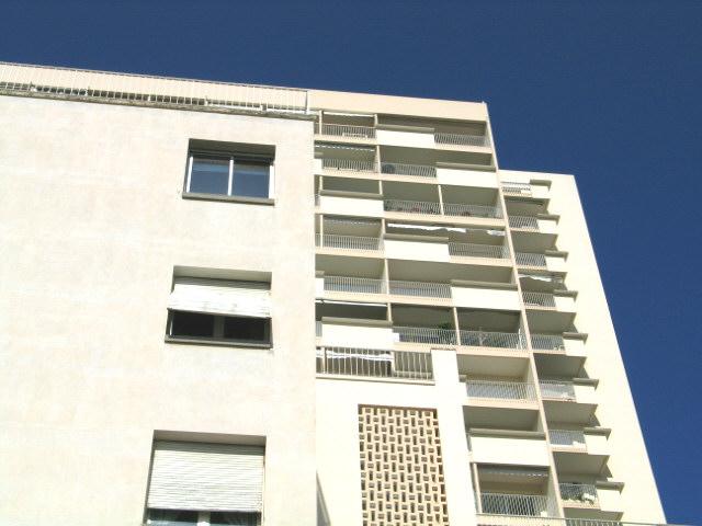 Sole Agent – High-end renovated luxury apartment with sea view