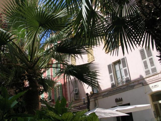 Sole Agent – High-end renovated luxury apartment with sea view