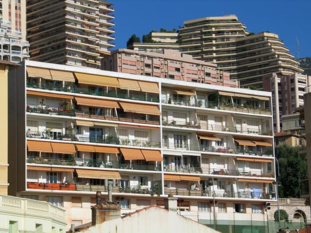 Sole Agent – High-end renovated luxury apartment with sea view