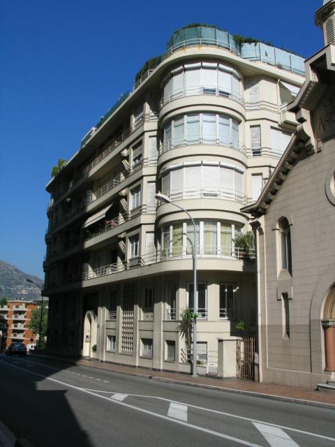 Sole Agent – High-end renovated luxury apartment with sea view