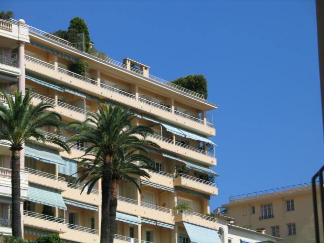 Sole Agent – High-end renovated luxury apartment with sea view